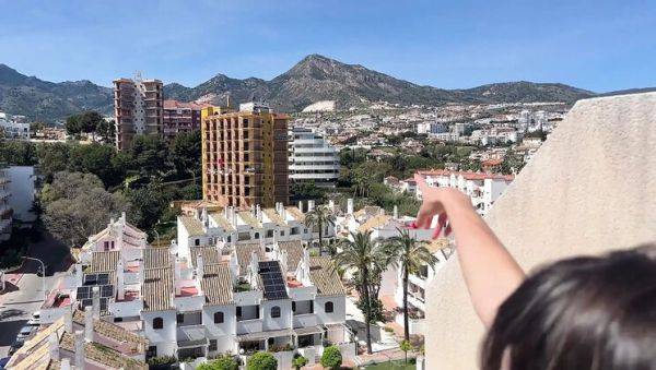 Lety Howl Cable Car Solo Masturbation - Amateur MILF Fingering Her Pussy in Backseat - xxxfiles.com - France on freevids.org