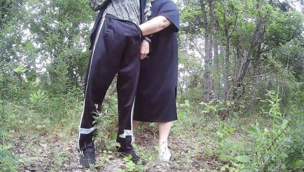 Stepmom Gives Blowjob in Park and Swallows Cum - Zona901 Amateur Outdoor MILF - xxxfiles.com on freevids.org