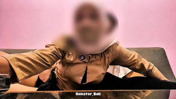 18 Year Old Indian Hijab Cheating Teen Fucks Big Cock in Living Room When Home Alone - Hamster_Ball - xxxfiles.com - India - Indonesia on freevids.org