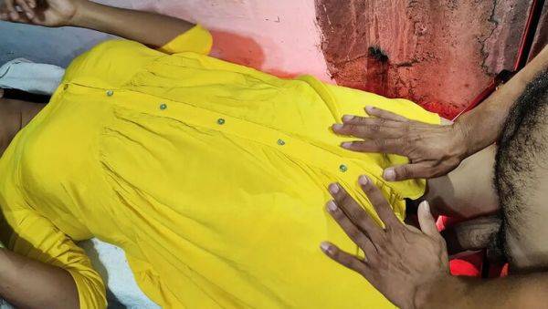 Indian village virgin's first anal sex with big cock in viral HD video - veryfreeporn.com - India on freevids.org