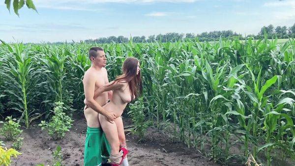 Stepbrother fucks stepsister in public cornfield sex with big natural tits - xxxfiles.com - Russia on freevids.org