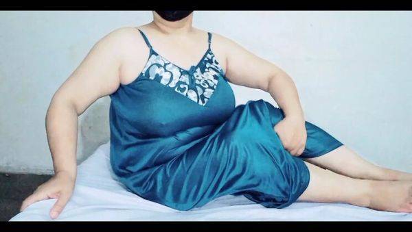 Hot Desi Wife Sucks Huge Cock and Plays with It - Amateur Pakistani Fun - xxxfiles.com - Pakistan on freevids.org