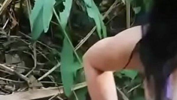 Sad Latina Teen Gets Blowjob From Neighbor In Forest - Estefani & Crisanto Amateur Public Sex - veryfreeporn.com on freevids.org
