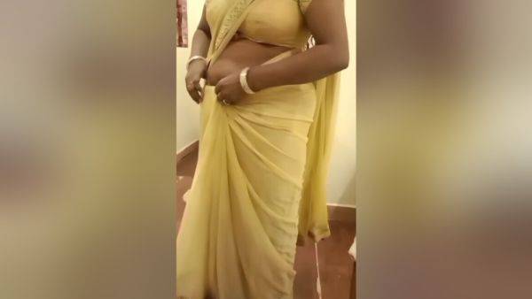 Verified Amateurs - Desi Indian Tamil Pondati-in Sontha Akka-va Correct Panni Hotel-ku Thallitu Pona Cuckold Purusan - desi-porntube.com - India on freevids.org