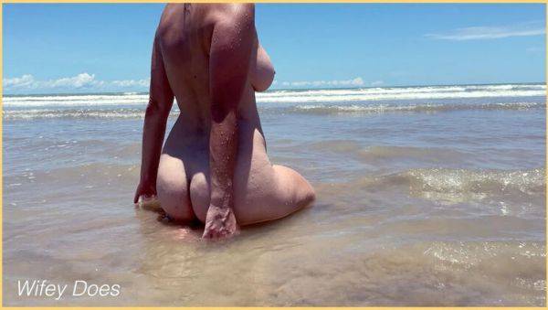 Wifey Flashes Big Tits at Public Beach - Amateur MILF Exhibitionist - xxxfiles.com on freevids.org