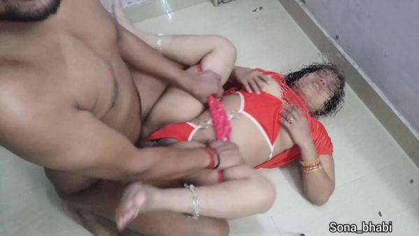 Indian Desi Bhabhi Sex In Hot Red Dress In Hindi With Verified Amateurs - desi-porntube.com - India on freevids.org