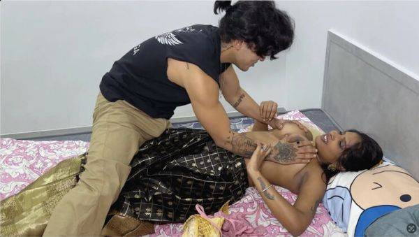 Desi Bhabhi Confused When Younger Step Brother Wears Husband's Clothes - Hot Indian Homemade Sex - porntry.com - India on freevids.org