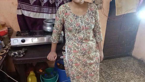 Desi stepmom cooking gets surprise hug from behind - Hindi dirty talk xxx - porntry.com - India on freevids.org