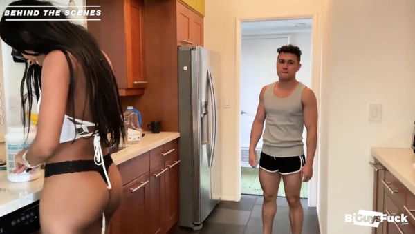 19 Year Old Brianna Moore Watches Guys Kiss & Giggles Before Getting Stuffed by Big Dick - xxxfiles.com - Britain on freevids.org