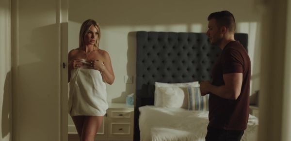 Rachael Cavalli gets her fake boobs covered with cum - alphaporno.com on freevids.org