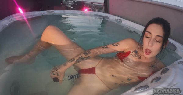 A sexy girl has sex with herself in the jacuzzi using a dildo - alphaporno.com on freevids.org