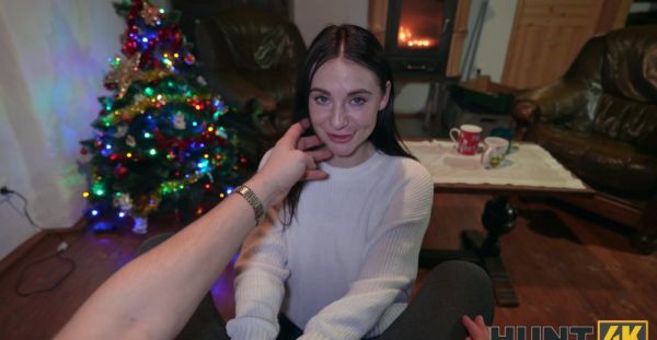 Skinny teen Emma Evans gets caught and fucked on christmas - alphaporno.com on freevids.org