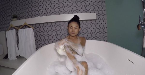 Brunette Nonny's steamy solo session in HD - alphaporno.com on freevids.org