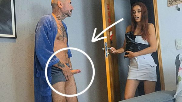 Perverted Old Grandpa Gets Hard for Delivery Girl and Fucks Her - xxxfiles.com - Brazil on freevids.org