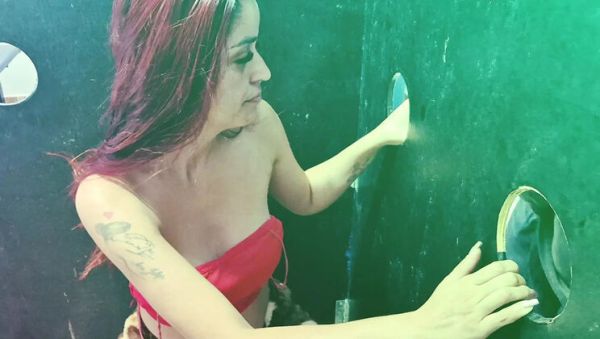 Wife sucks strangers in gloryhole and lets them cum! - veryfreeporn.com - Britain - Brazil on freevids.org