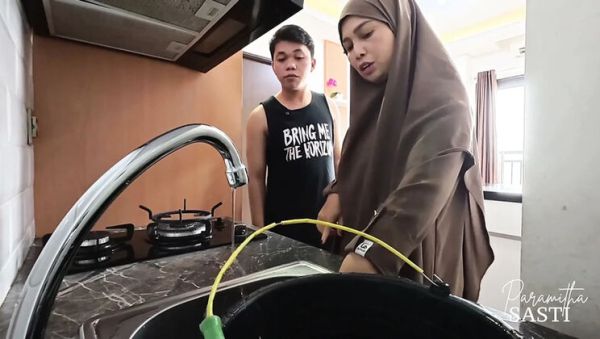 Hijab Neighbor Fucks Me When She Asks for Help Fixing Tap Water - xxxfiles.com - Indonesia on freevids.org