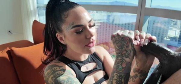 Big Ass MILF Pawg Cosplay as "Hood Chick" Takes Big Dick 11 inch + Deep Throat - inxxx.com on freevids.org