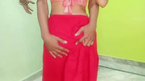 Indian Aunty Seduction in the Dock – Hot Desi Stepmom Blowjob - porntry.com - India on freevids.org