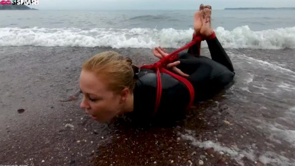 Lucy Lauren In A Wetsuit - Rope Bondage Escape Challenge On The Beach - upornia.com on freevids.org