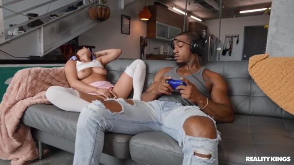 Nerd Teen 18+ Kira Perez And Mazee In Hot Interracial Porn - videomanysex.com on freevids.org