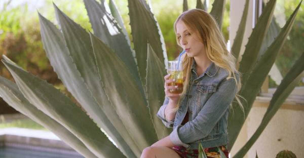 Blonde bombshell Chloe & sexy stud Davin indulge in a steamy HD romp - alphaporno.com on freevids.org