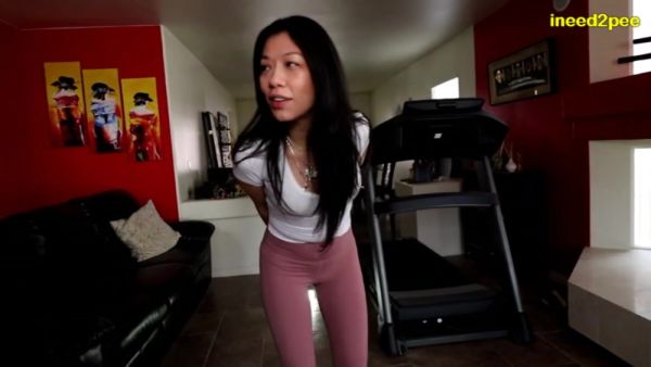 INEED2PEE Miss Mia FIRST wetting her yoga pants - Ineed2pee Ineedamommy - hclips.com on freevids.org