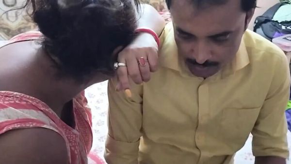 Desi Delivery Boy Fucks Horny Housewife Doggystyle - Big Tits Indian Homemade Sex - porntry.com - India on freevids.org