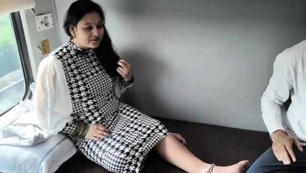 Indian Stepmom Puja Gets Fucked Hard in Train Compartment - Desi BBW Doggy Style & Missionary Sex - xxxfiles.com - India on freevids.org