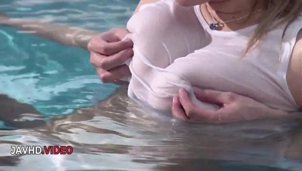 Suzuna Komiya Asian Blowjob Threesome - Poolside Group Sex with Two Studs - porntry.com - Japan on freevids.org