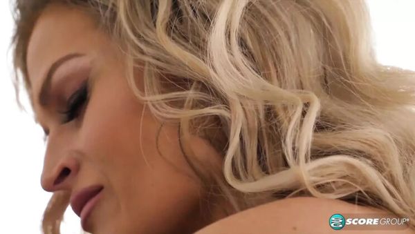 Jessi Lee Blonde MILF Fucked Hard by Machine - Big Tits Cum - porntry.com - Britain on freevids.org