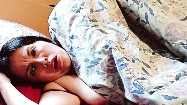 Early Morning Sex With BBW Stepmom Kelly - Sneaky Fuck & Morning Hump in Bed - veryfreeporn.com - Usa - Spain on freevids.org