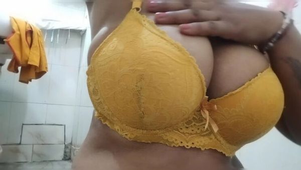 Desi Aunty Mona Fingering Her Big Nipples & Pussy in Bathroom Homemade Sex Video - porntry.com - India - Japan on freevids.org