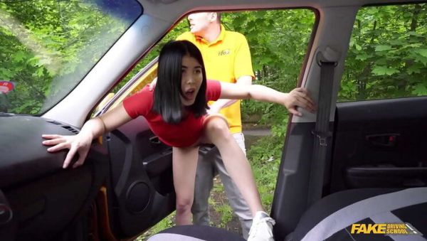 Asian Babe Sucks Cock in Car - Fake Driving School Porn with Kristof Cale & Lady Dee - xxxfiles.com on freevids.org