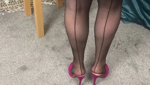 Mature British MILF Strips Leather Skirt & Shows Big Natural Tits in Stockings - xxxfiles.com - Britain on freevids.org