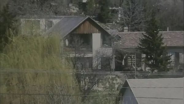 Italian Stallion Fucks Stepmom and Stepsister Threesome - Kelly Trump, Sarah Young - veryfreeporn.com - Italy on freevids.org