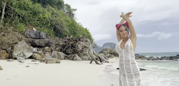 Monika Fox Swims In Sea And Fucks Pussy With A Big Dildo On A White Sand Beach - inxxx.com - Russia on freevids.org