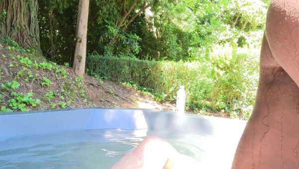 BlackSwanXXX Mountain Outdoor Sex - MILF Has Intense Multiple Orgasms in Cold Water Tub - porntry.com on freevids.org