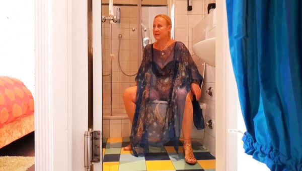 Selena701 Gold Rain Pissing Fetish & Sex in Heels - German MILF Big Tits Blowjob Cumshot - porntry.com - Germany on freevids.org