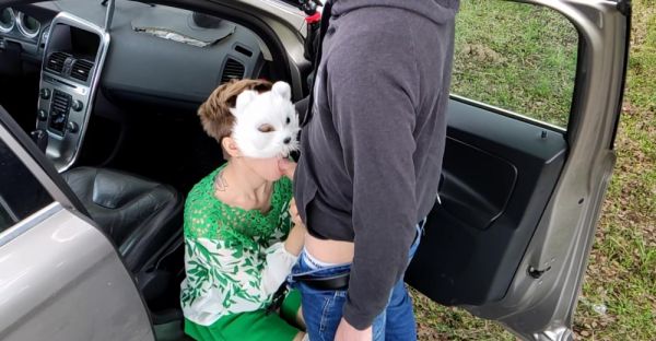 Amateur Emily and David get kinky in a parked car - alphaporno.com on freevids.org