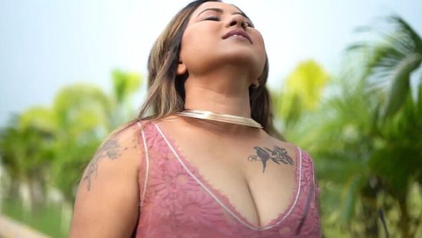 Tina Nandi Blowjob with Boyfriend - Amateur Desi Couple Romantic Sex at Seaside - veryfreeporn.com on freevids.org