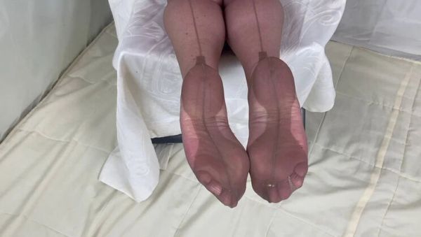 Mature British MILF Teases Pussy in Classic 1960s Stockings - Amateur Foot Fetish Homemade HD - veryfreeporn.com - Britain on freevids.org