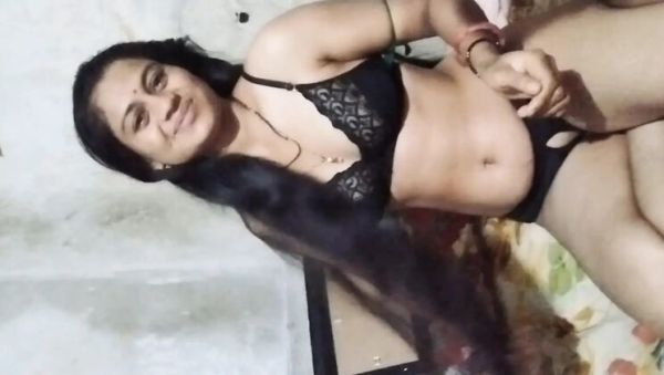 Desi Item Girl Model Part 2 - Indian Bhabhi Devar Sex in Bathroom with Deep Throat - veryfreeporn.com - India on freevids.org