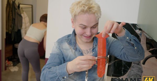 Monster cock pleaser Mom's wild ride on the couch - alphaporno.com on freevids.org