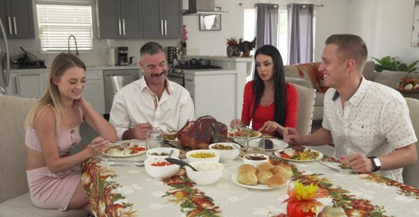 Charles Dera & Alex Mack plow Kyler Quinn and Jamie Michelle in a steamy Christmas threesome - alphaporno.com on freevids.org