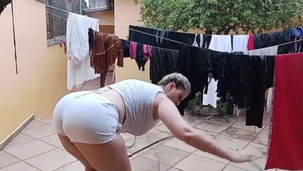 Tiffany Montavani MILF Fingering Her Pussy With a Hose in the Yard - xxxfiles.com on freevids.org
