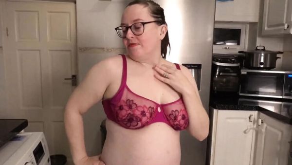 Littlevixen Sexy Kitchen Strip Tease in Bra and Panties with Ripped Leggings - porntry.com on freevids.org