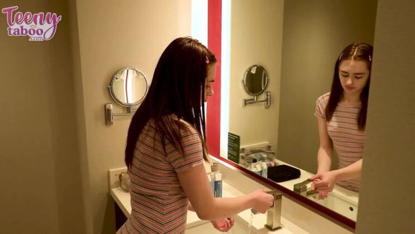 Stepdaughter Vacation Creampie - Reese Robbins Gets Filled - xxxfiles.com - Britain on freevids.org