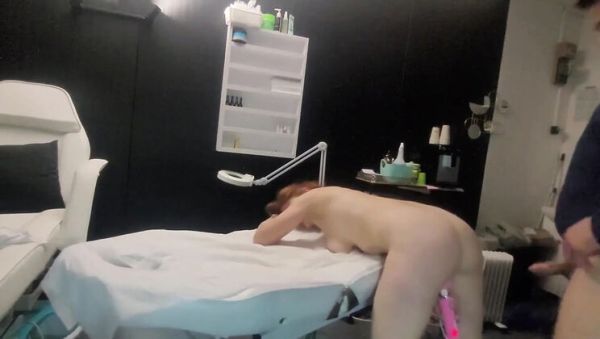 Amateur MILF Gets Happy Ending Massage - Masseur Fucks Her Hole & Makes Her Orgasm Loud - porntry.com on freevids.org