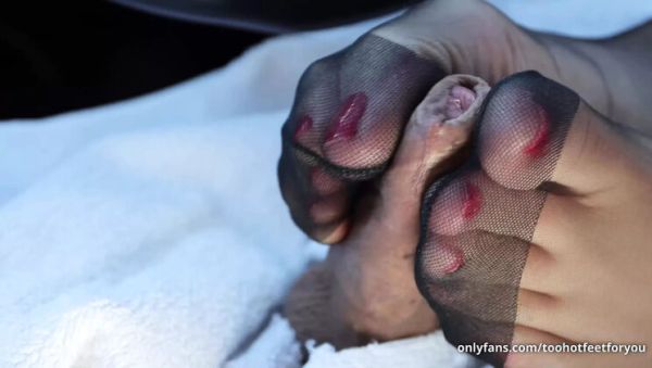 MILF Mistress Gives Slow Nylon Footjob & Cum on Feet - Amateur German HD - veryfreeporn.com - Germany on freevids.org