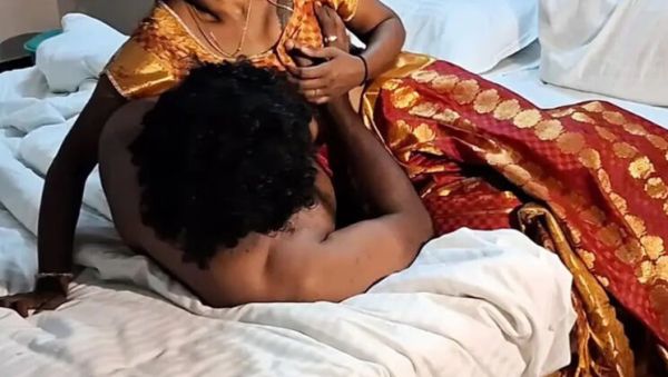 Hot Tamil Aunty in Red Silk Saree Fucked Hard - Homemade Blowjob & Moaning - veryfreeporn.com - India on freevids.org